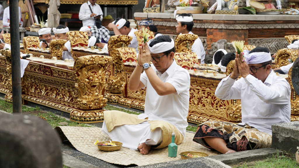 Sekda Adi Arnawa Hadiri Melaspas Gambelan Gong Kebyar di Pura Batan Nyuh